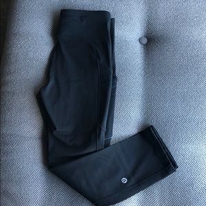 Lululemon black crop leggings with side pockets